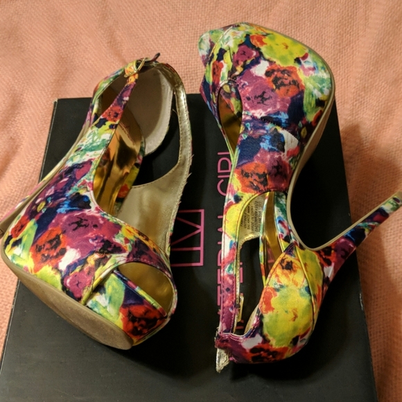 Floral print pumps - Picture 3 of 3